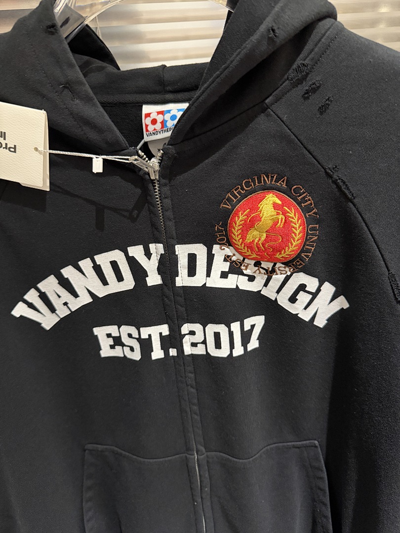 Sudadera con capucha con crema - Streetwear Brand Slogans reseña y precio