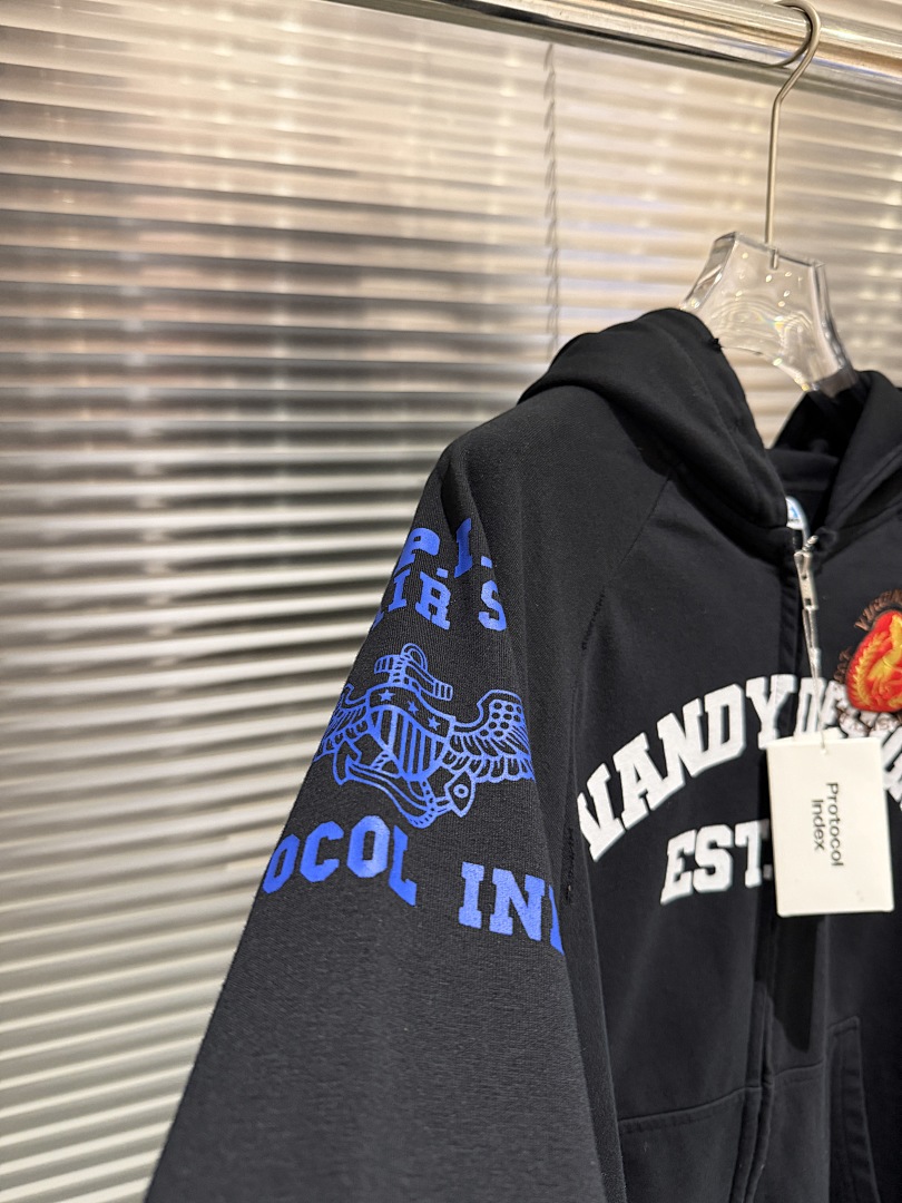 Sudadera con capucha con crema - Streetwear Brand Slogans reseña y precio