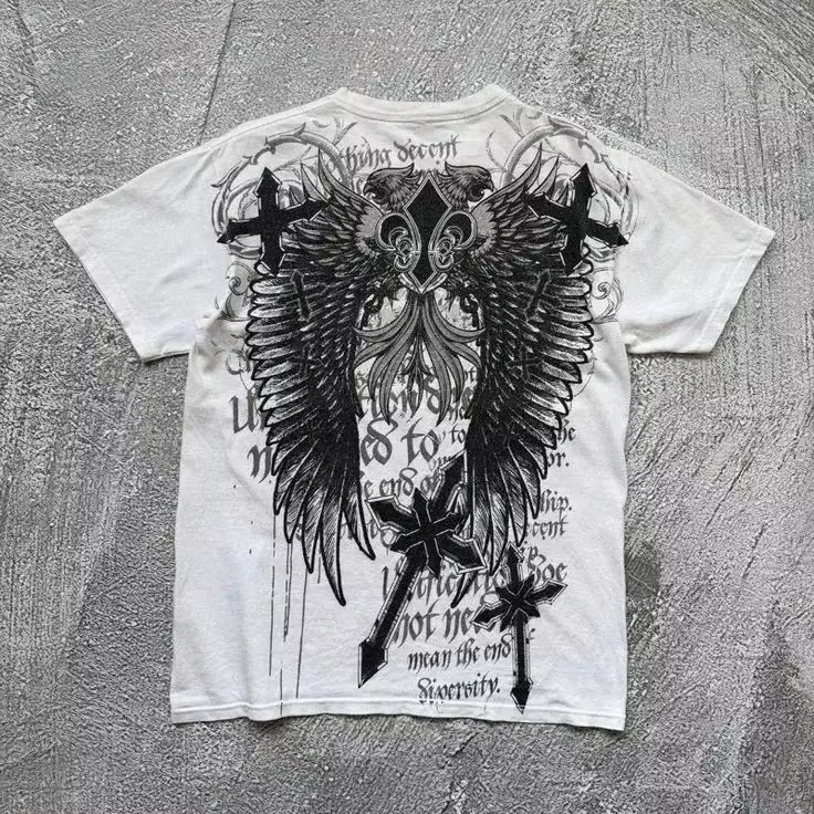 Camiseta Y2K Gótica con Cruz d - Gothic Streetwear Brand reseña y precio